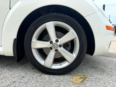 Used 2008 Volkswagen Beetle SE FWD image 10