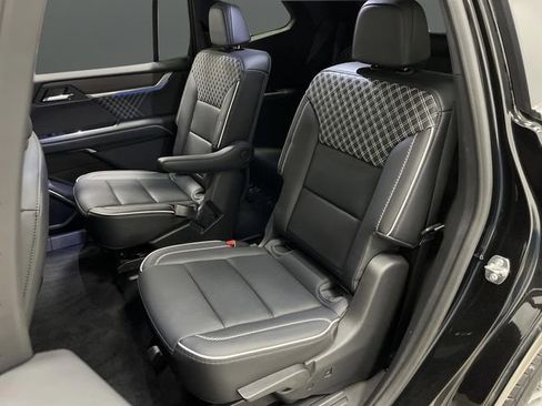 Used 2024 GMC Acadia Denali image 32