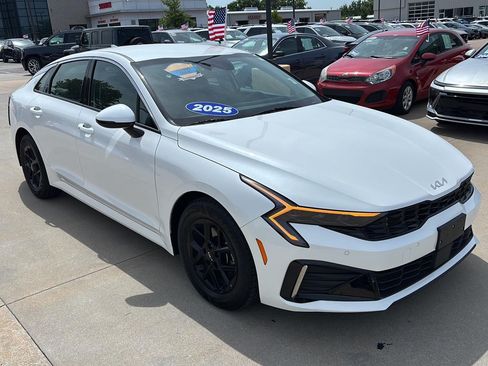 Used 2025 Kia K5 LXS FWD image 1