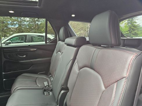 Certified 2025 Honda Pilot Black Edition image 21
