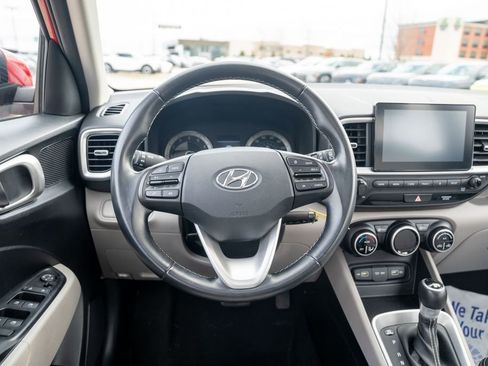 Certified 2022 Hyundai Venue SEL image 15