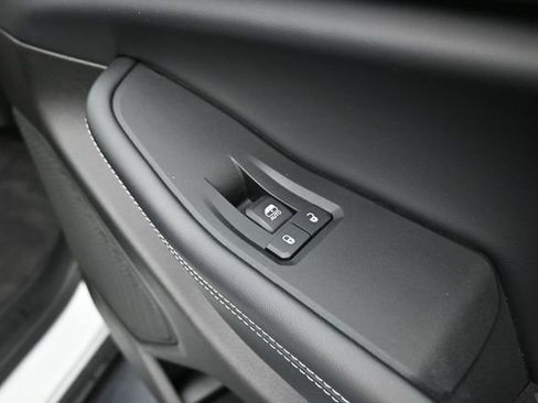 Used 2025 Jeep Grand Cherokee Altitude AWD/4WD image 33