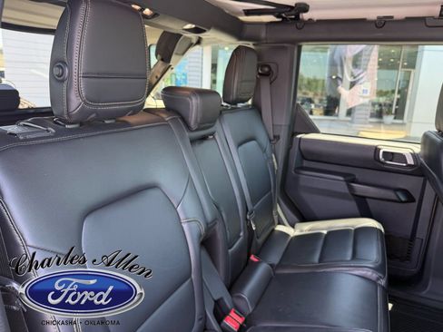 Used 2025 Ford Bronco Badlands AWD/4WD image 17