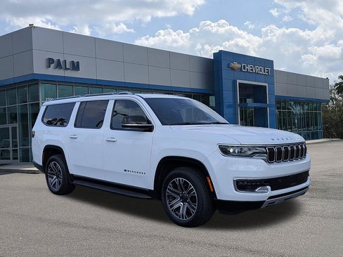 Used 2024 Jeep Wagoneer L Series II w/ Flexible Seating Group AWD/4WD image 1