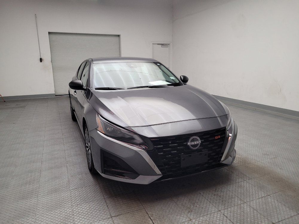 Used 2025 Nissan Altima 2.5 SV FWD image 14