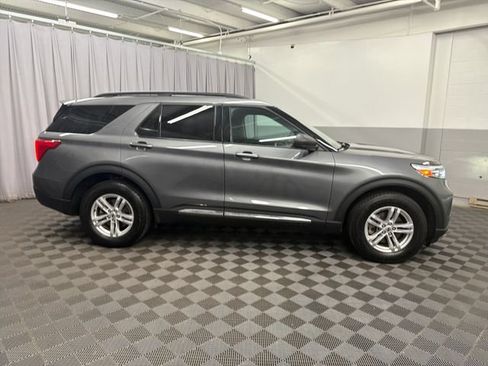 Used 2023 Ford Explorer XLT AWD/4WD image 5