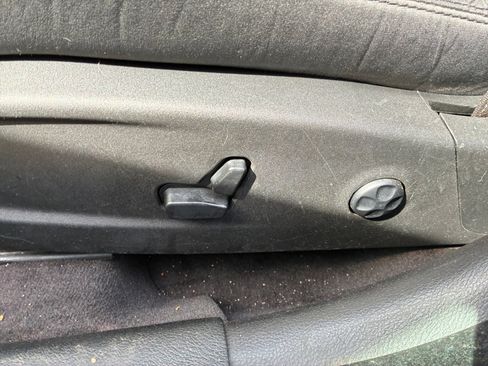 Used 2018 Chrysler 300 Touring w/ Sport Appearance Package image 12