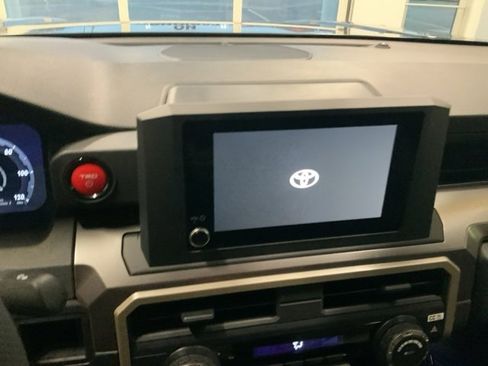 Used 2025 Toyota Tacoma TRD Off-Road image 18