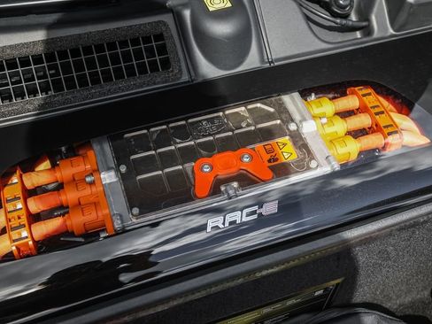 Used 2024 Ferrari SF90 Spider image 21