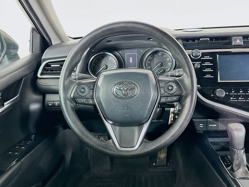 Used 2018 Toyota Camry LE image 17