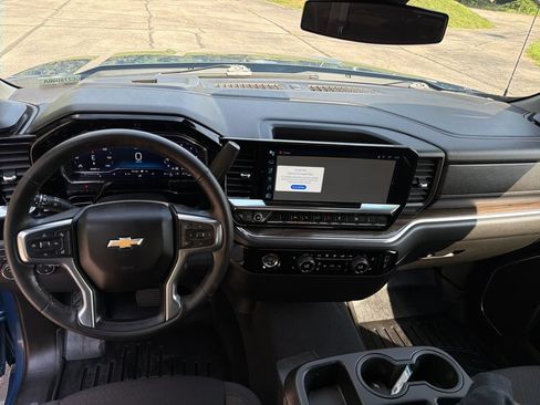 Used 2024 Chevrolet Silverado 1500 LT AWD/4WD image 24