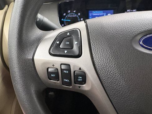 Used 2015 Ford Taurus SE FWD image 27