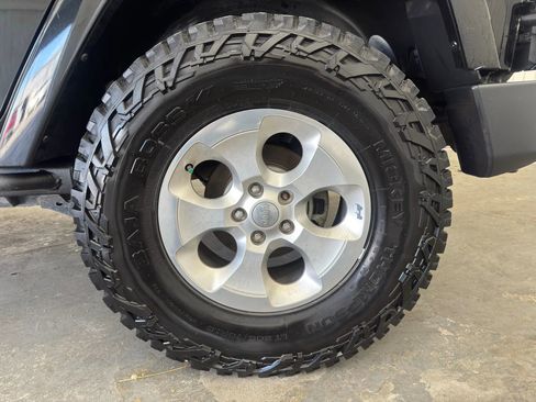 Used 2015 Jeep Wrangler Unlimited Sahara w/ Connectivity Group image 14