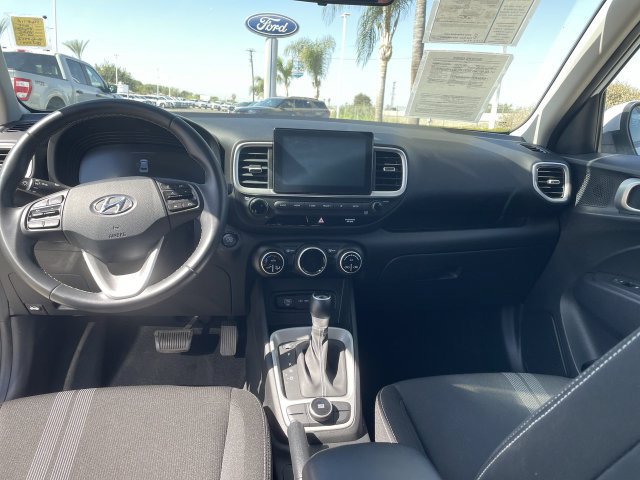 Used 2025 Hyundai Venue SEL FWD image 19
