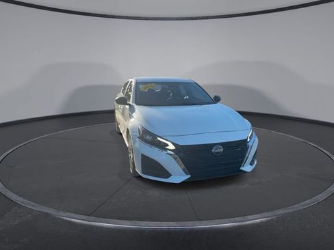 Used 2025 Nissan Altima 2.5 SV image 5