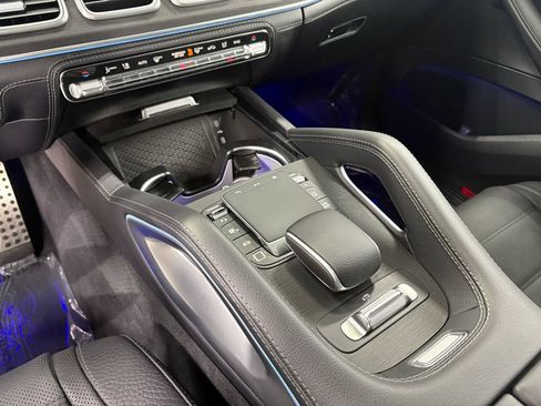 Used 2025 Mercedes-Benz GLS 580 4MATIC image 15