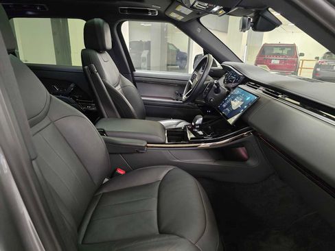 Used 2025 Land Rover Range Rover Sport image 12