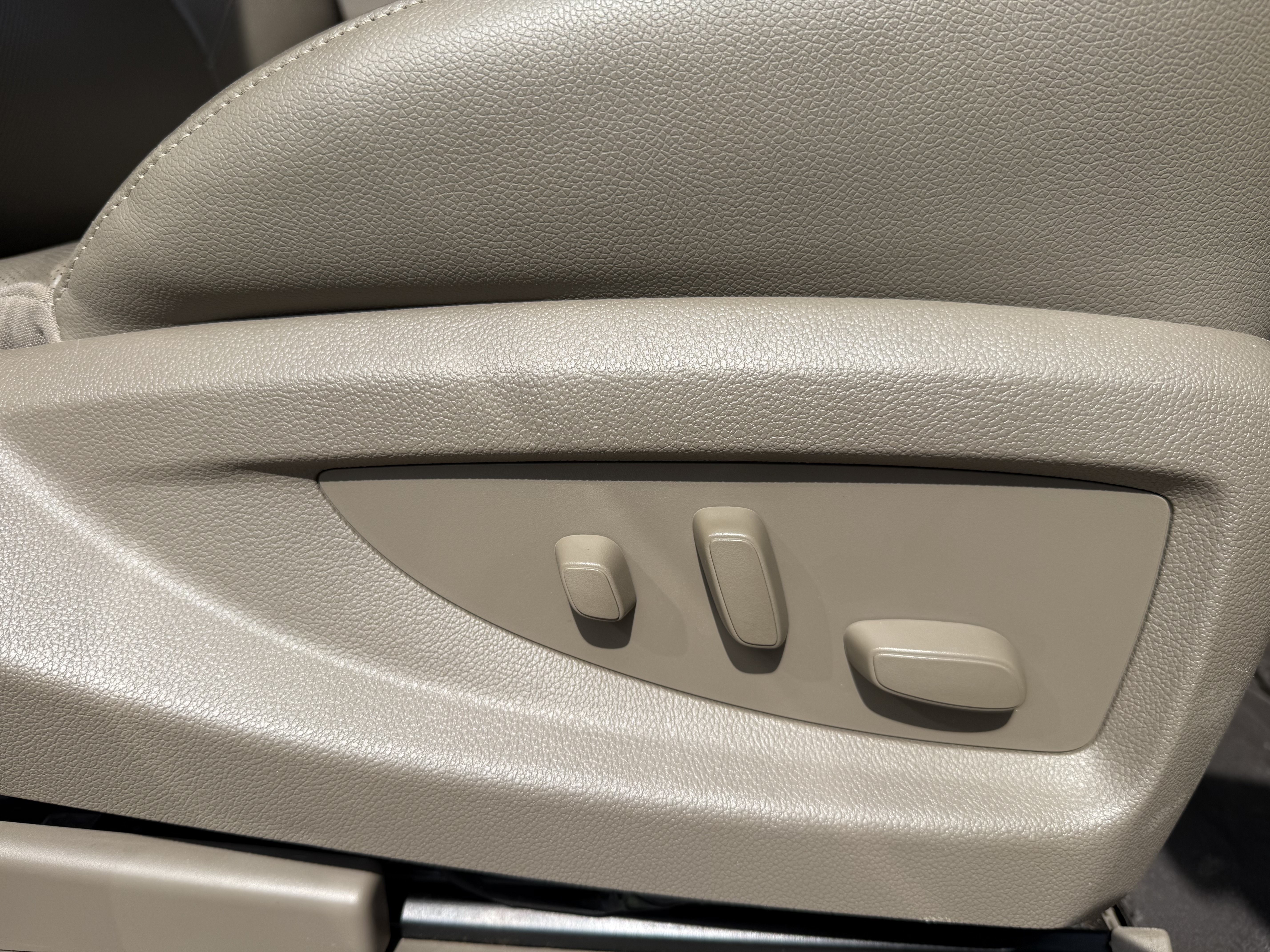 Used 2019 Chevrolet Suburban Premier RWD image 18