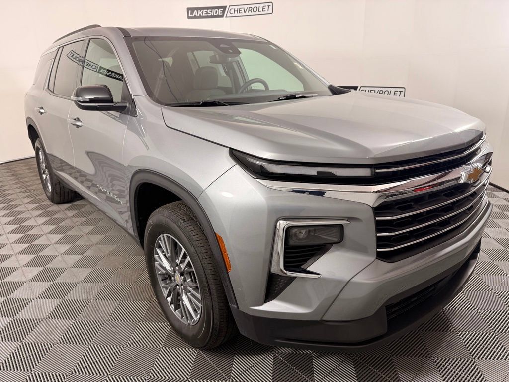 Used 2025 Chevrolet Traverse LT AWD/4WD image 8