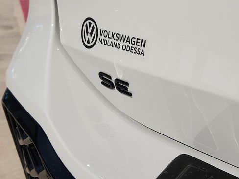 New 2026 Volkswagen Tiguan SE R-Line FWD image 10