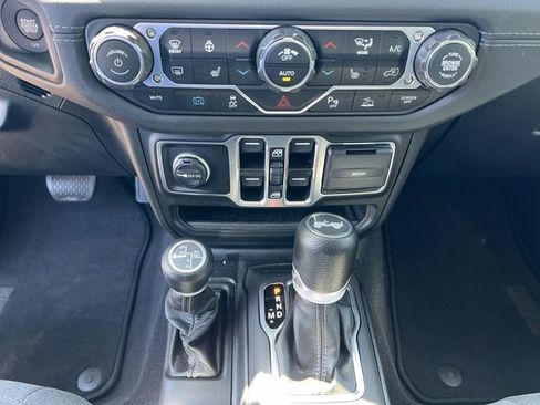 Used 2025 Jeep Wrangler Unlimited Sahara w/ Safety Group AWD/4WD image 30