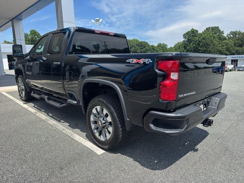 Used 2024 Chevrolet Silverado 2500 Custom w/ Custom Convenience Package AWD/4WD image 4