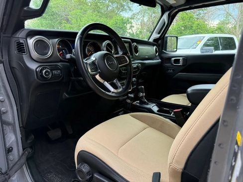Used 2021 Jeep Wrangler Unlimited Sahara AWD/4WD image 16