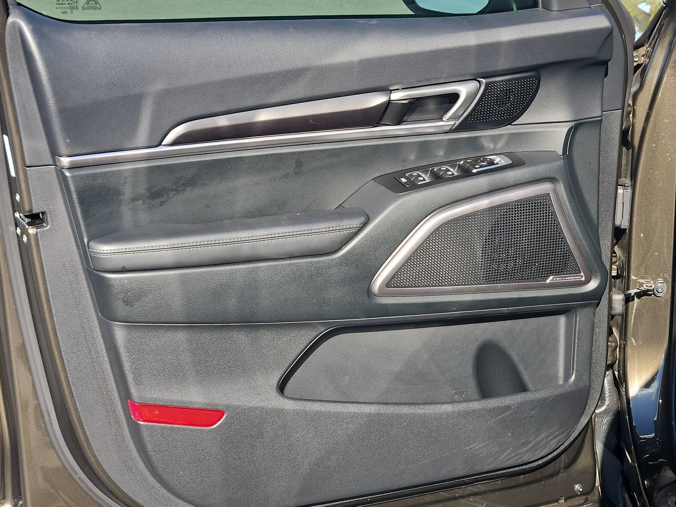 Used 2025 Kia Telluride S FWD image 19