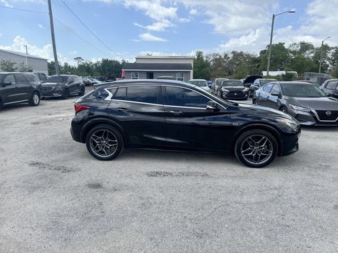 Used 2017 INFINITI QX30 Premium w/ Navigation Package image 7