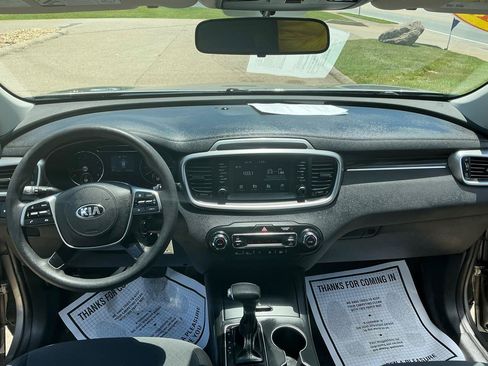 Used 2019 Kia Sorento AWD V6 image 12
