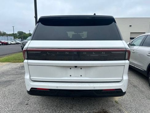 Used 2025 Lincoln Navigator Black Label AWD/4WD image 5
