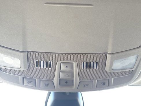 Used 2020 Ford Fusion SE image 32