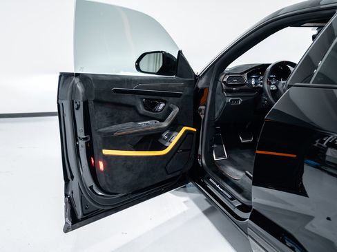 Used 2024 Lamborghini Urus Performante AWD/4WD image 33