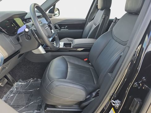 Certified 2025 Land Rover Range Rover SE image 16