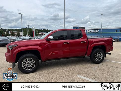 Used 2025 Toyota Tacoma Limited AWD/4WD image 11