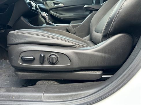 Used 2022 Buick Encore GX Select image 32