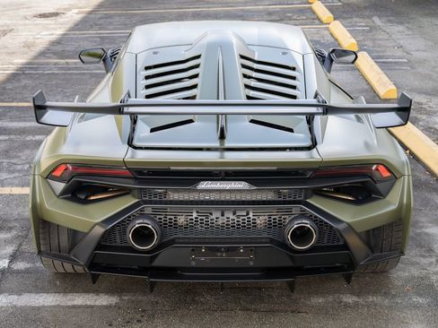 Used 2022 Lamborghini Huracan STO image 4