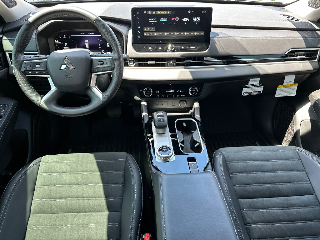 Used 2025 Mitsubishi Outlander SE FWD image 24