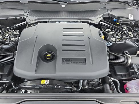 New 2026 Land Rover Discovery Limited Edition image 33