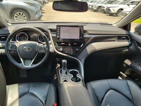 Used 2021 Toyota Camry XLE image 9