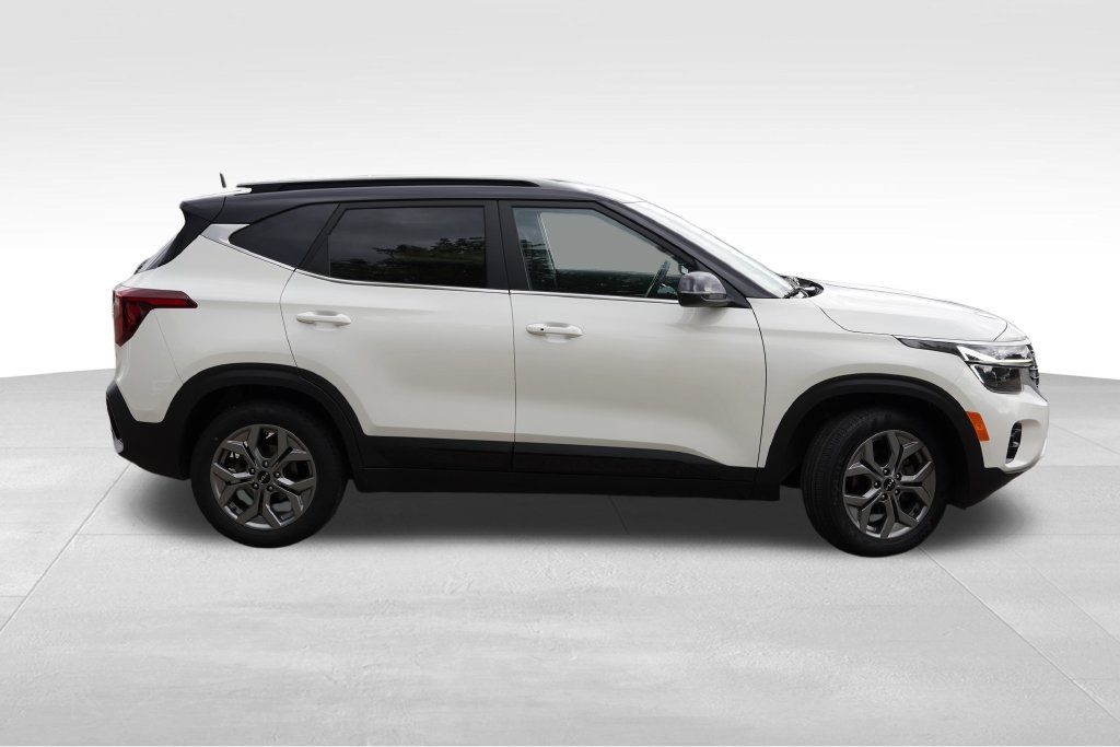 Certified 2024 Kia Seltos S FWD image 3