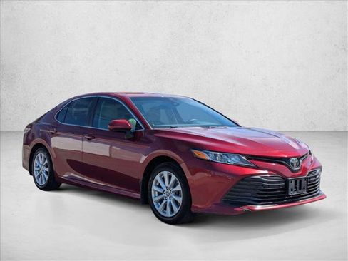 Used 2019 Toyota Camry LE FWD image 3