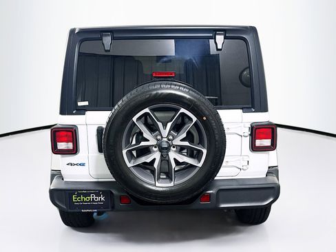 Used 2024 Jeep Wrangler Unlimited w/ Convenience Group AWD/4WD image 7