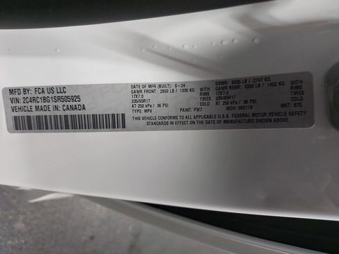 Used 2025 Chrysler Pacifica Select image 37