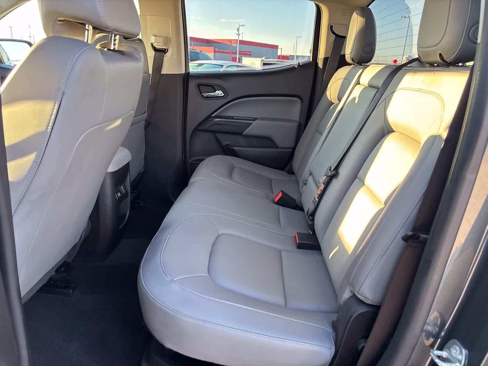 Used 2015 Chevrolet Colorado LT w/ Luxury Package RWD image 16