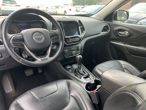 Used 2019 Jeep Cherokee Limited AWD/4WD image 13