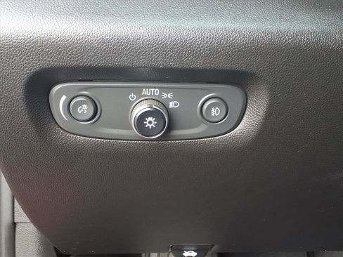 Used 2020 Chevrolet Traverse LT image 20