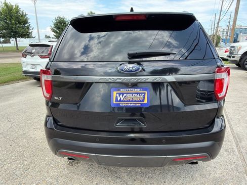 Used 2017 Ford Explorer XLT w/ Equipment Group 202A FWD image 4