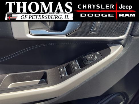 Used 2022 Ford Explorer XLT w/ Equipment Group 202A AWD/4WD image 18