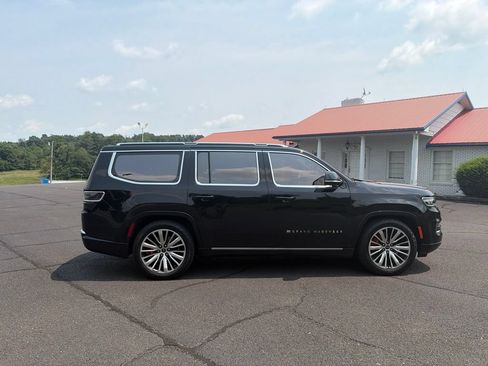 Used 2022 Jeep Grand Wagoneer Series III AWD/4WD image 10